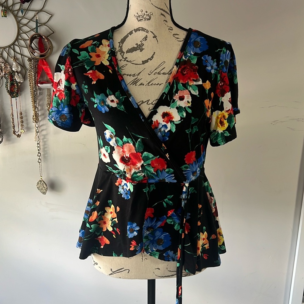 Sexy floral wrap top 🌺